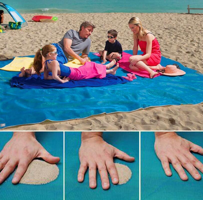 Folding Beach Mat with Sand Leak